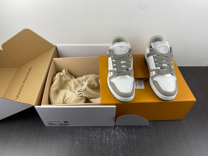 L0VT SNEAKER
