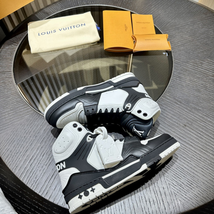L0VT SNEAKER