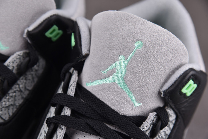 Air Jordan 3 “Green Glow” CT8532-031
