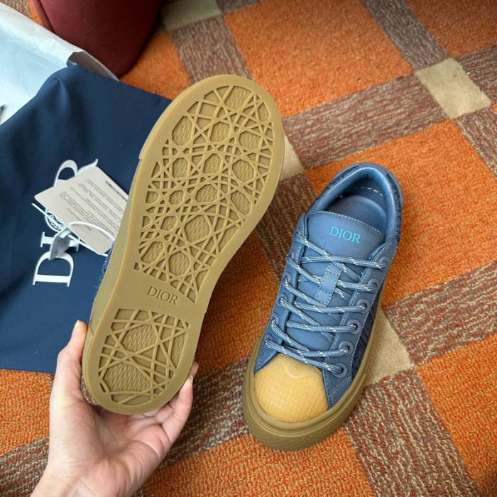 D10R SNEAKER