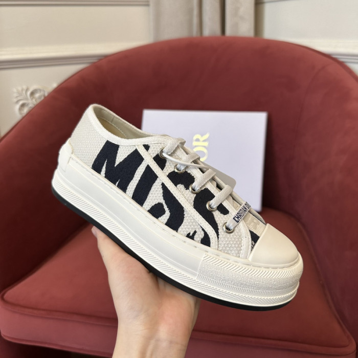 D10R SNEAKER