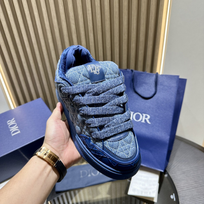 D10R B9s SNEAKER