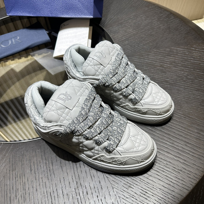 D10R B9s SNEAKER