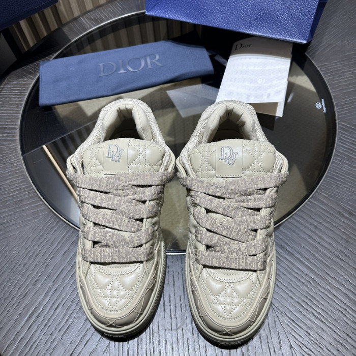 D10R B9s SNEAKER