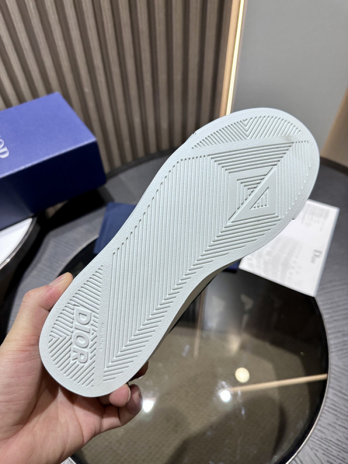 D10R SNEAKER