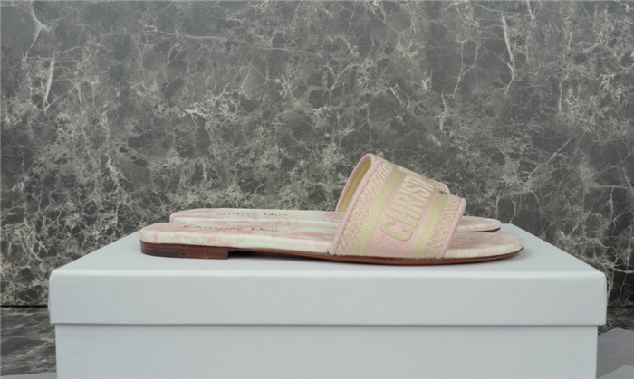d10r sandal