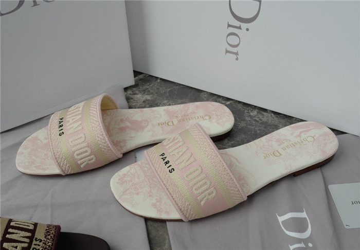 d10r sandal