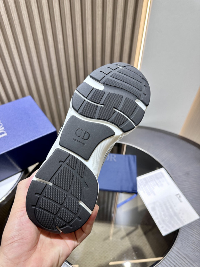 D10R SNEAKER