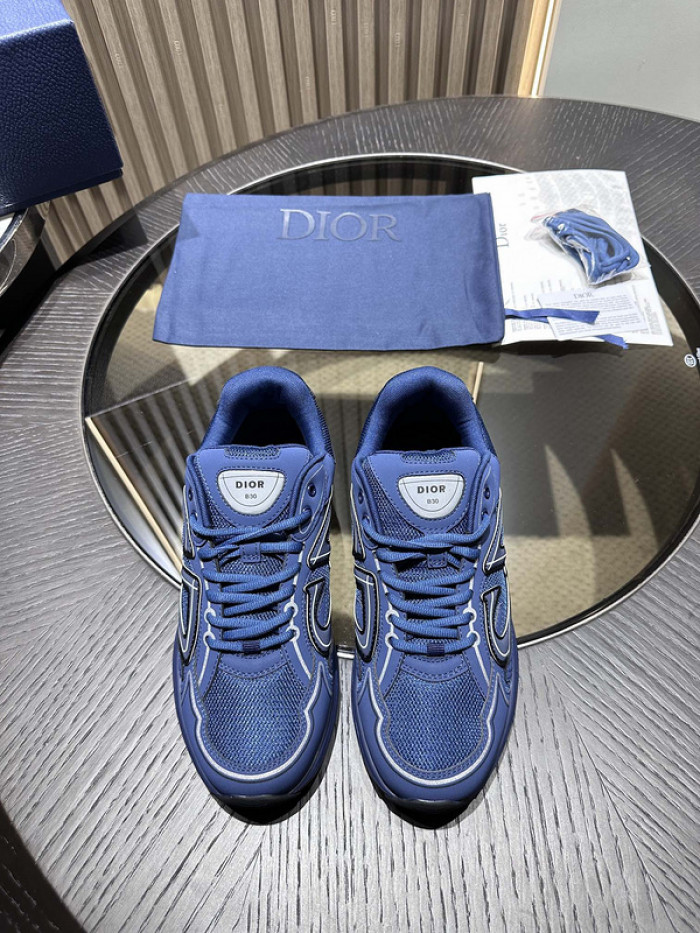 D10R SNEAKER