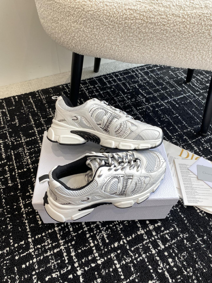 D10R SNEAKER