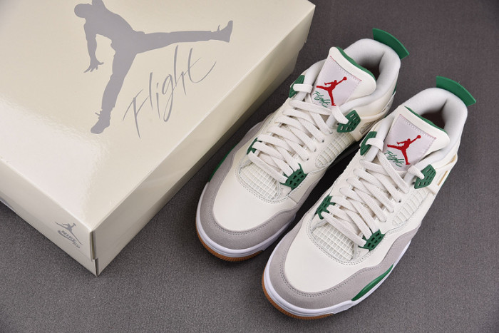 Nike SB x Air Jordan 4 ‘Pine Green’ DR5415-103