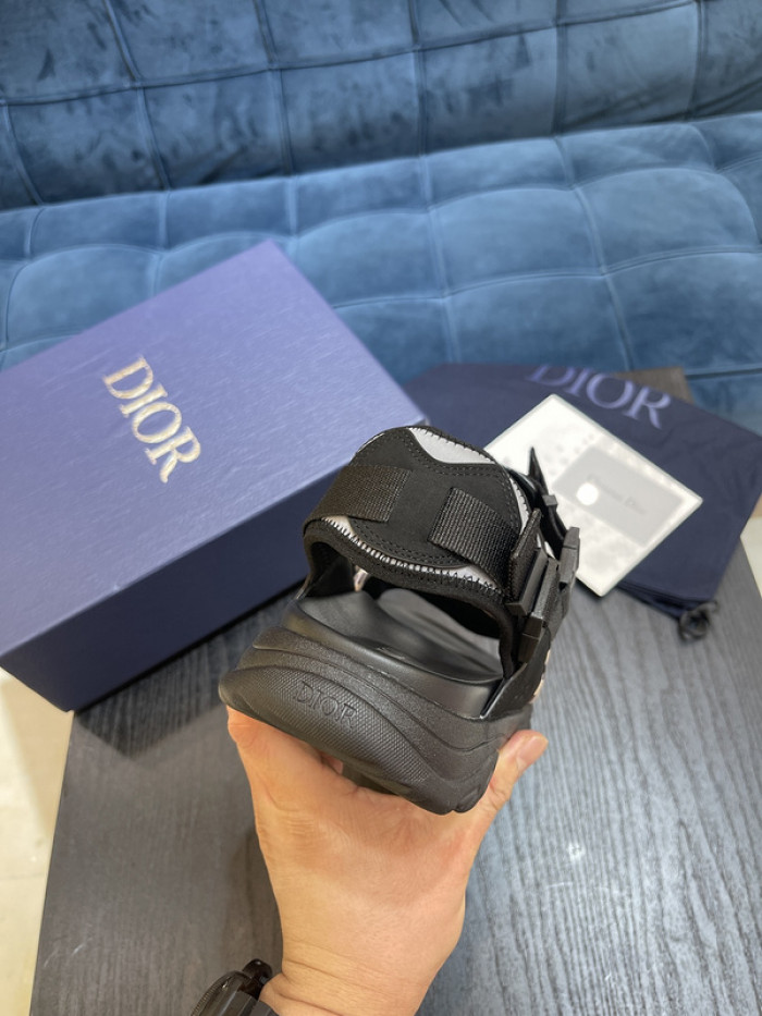 d10r sandal