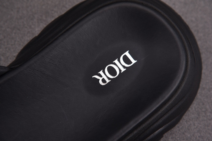 d10r sandal
