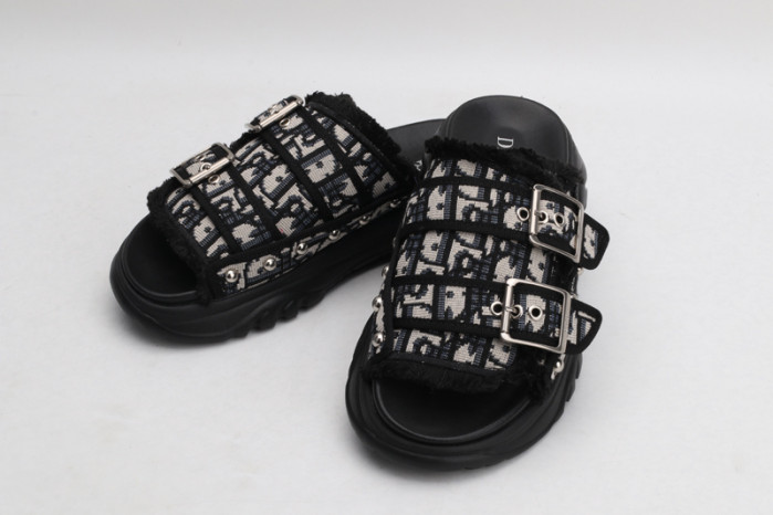 d10r sandal
