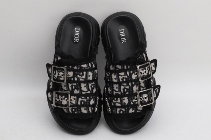 d10r sandal