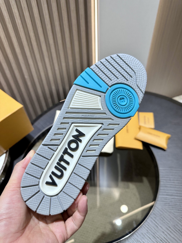 L0VT SNEAKER