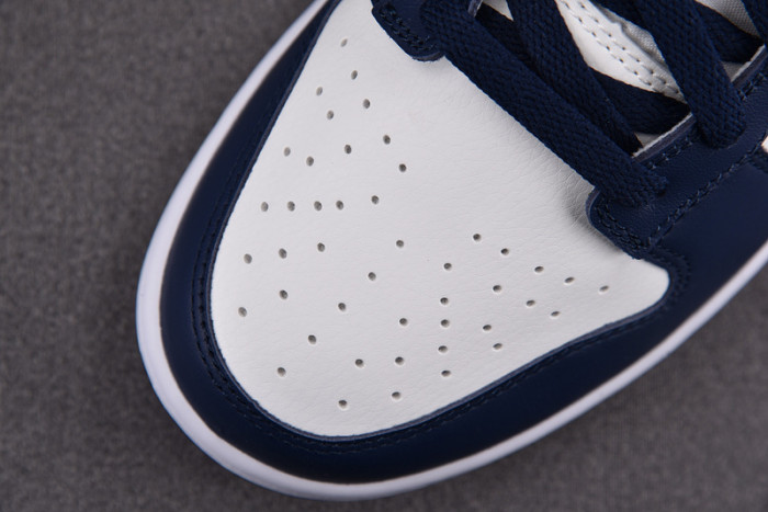 Nike Dunk Low “Midnight Navy” FD9749-400