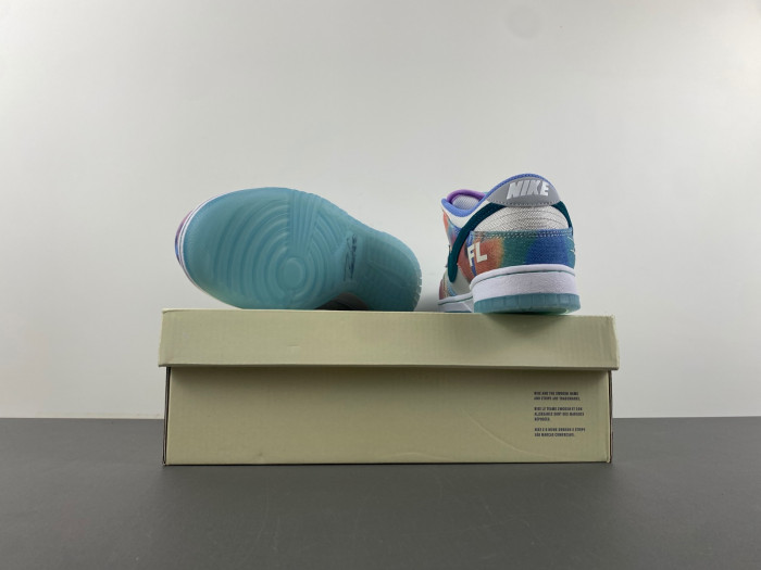 Nike SB Dunk Low Futura Laboratories Bleached Aqua  HF6061-400
