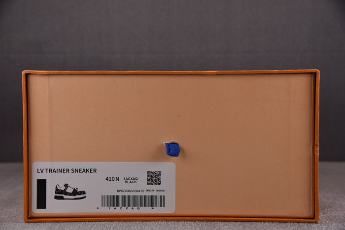 L0VT SNEAKER