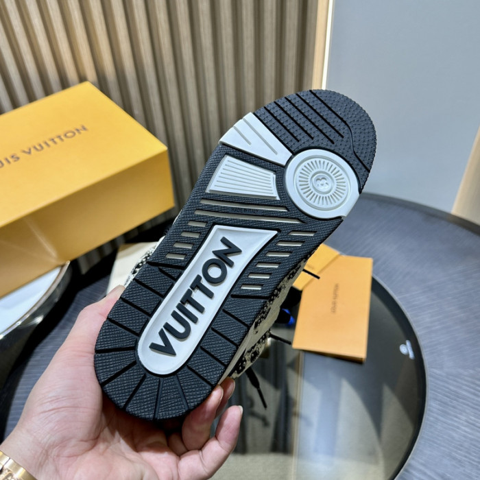 L0VT SNEAKER