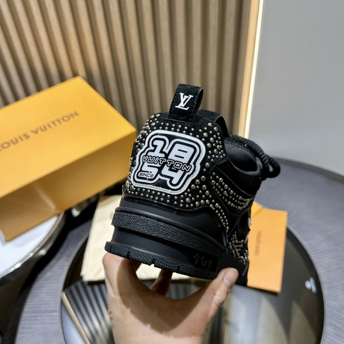 L0VT SNEAKER