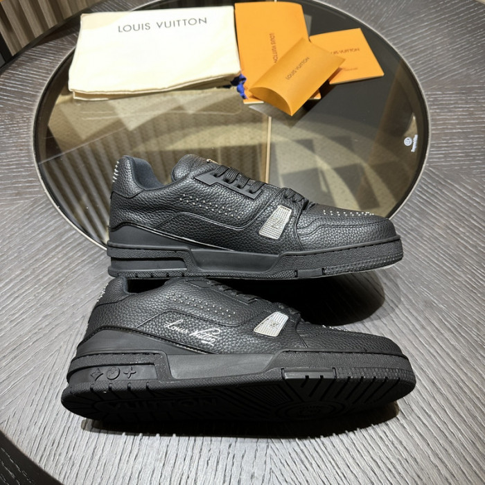 L0VT SNEAKER