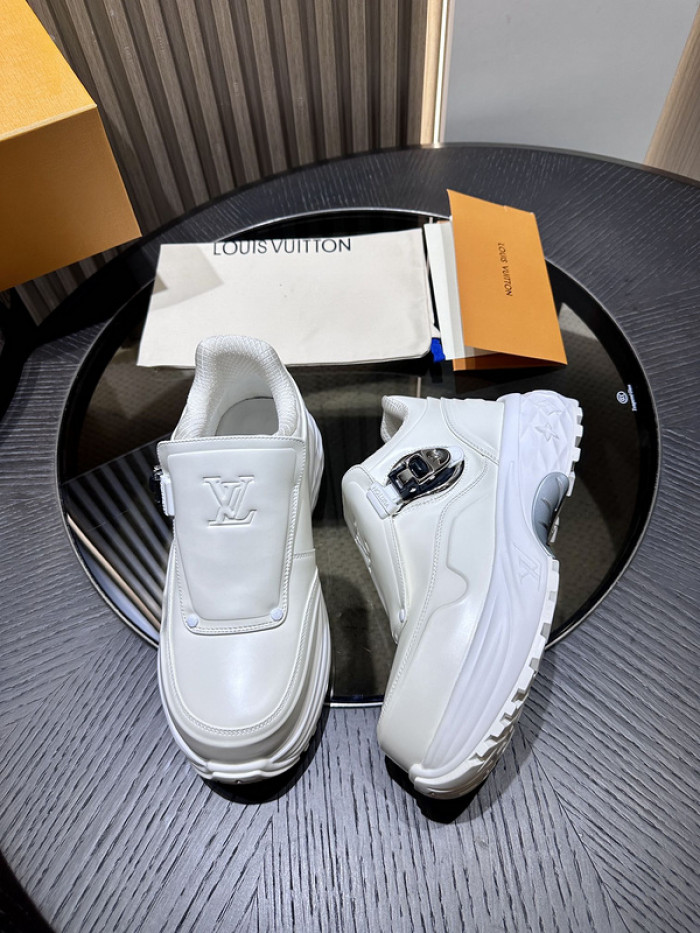 L0VT SNEAKER