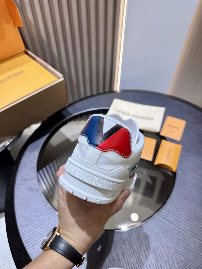 L0VT SNEAKER