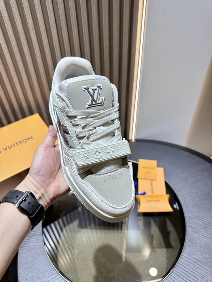 L0VT SNEAKER