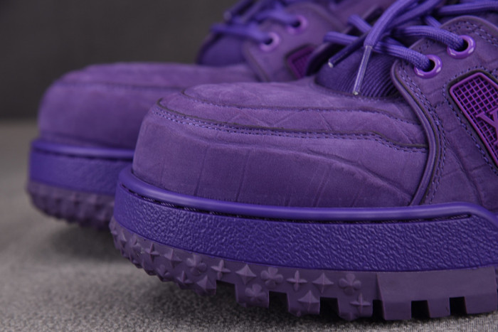 L0VT SNEAKER