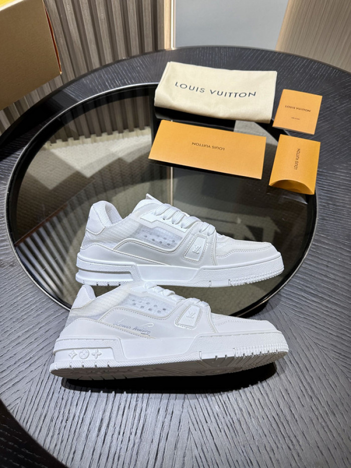 L0VT SNEAKER