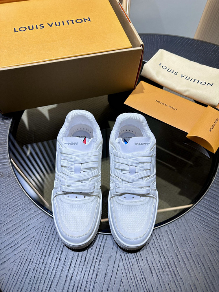 L0VT SNEAKER