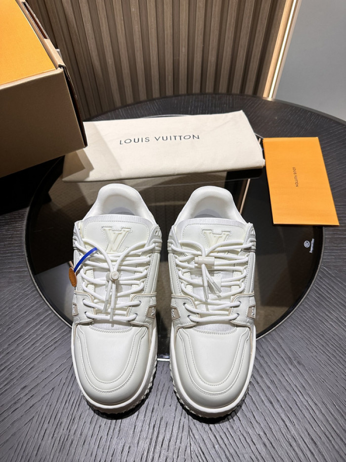L0VT SNEAKER