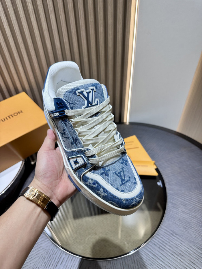 L0VT SNEAKER
