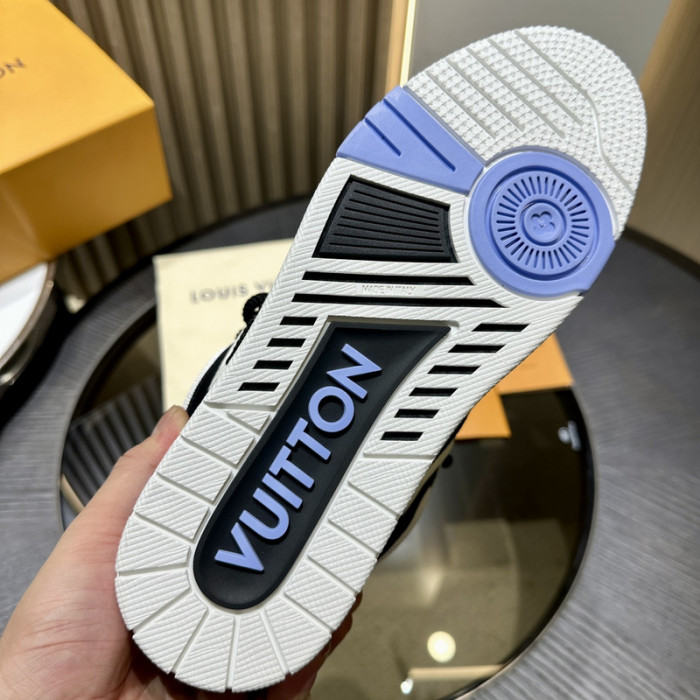 L0VT SNEAKER