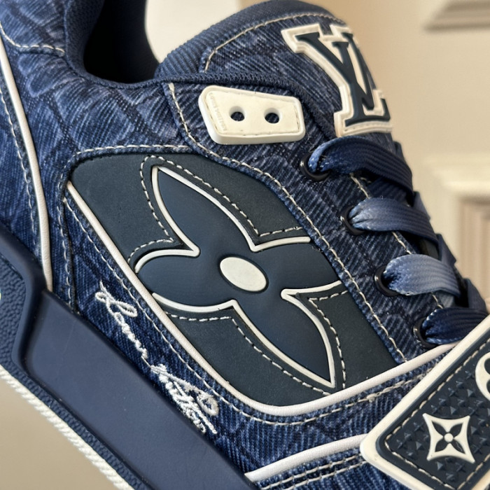 L0VT SNEAKER
