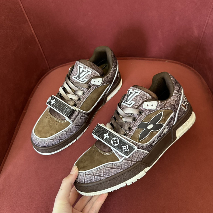 L0VT SNEAKER