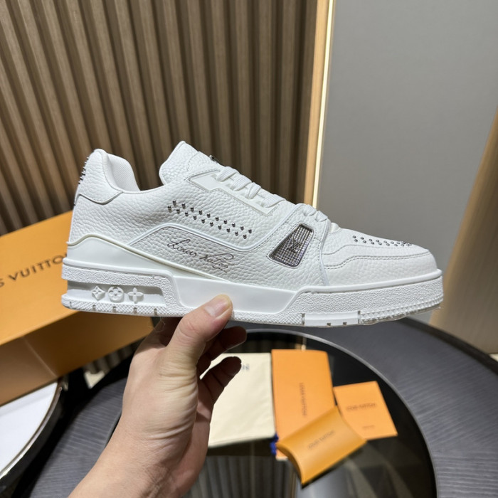 L0VT SNEAKER