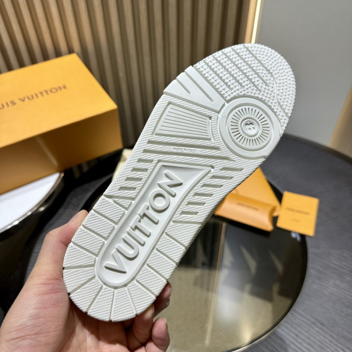 L0VT SNEAKER