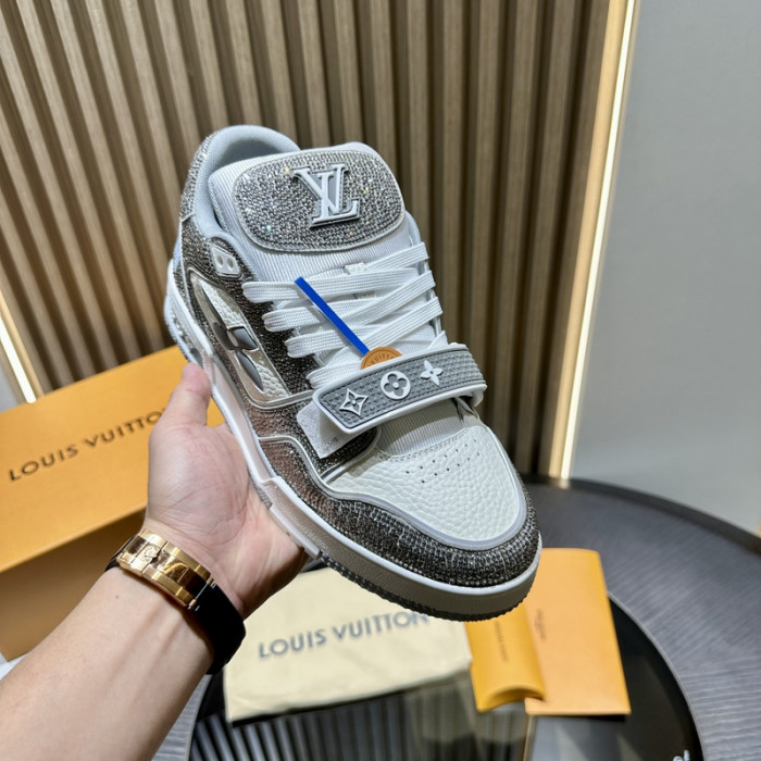 L0VT SNEAKER
