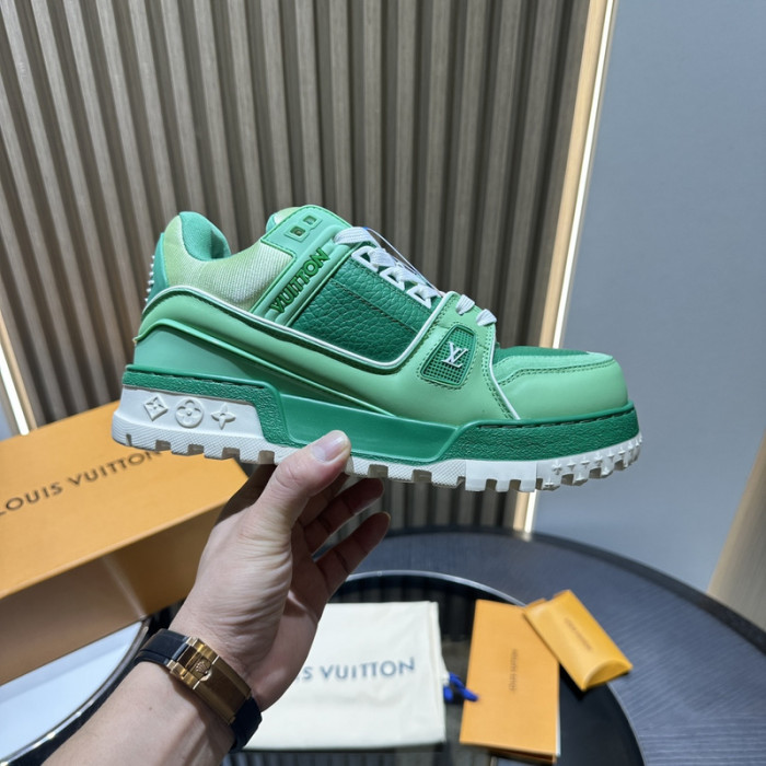 L0VT SNEAKER