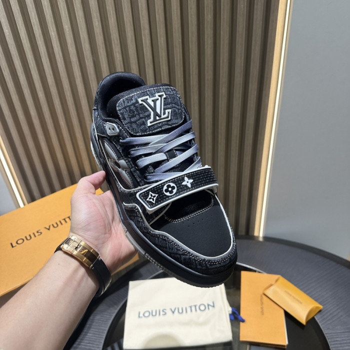 L0VT SNEAKER