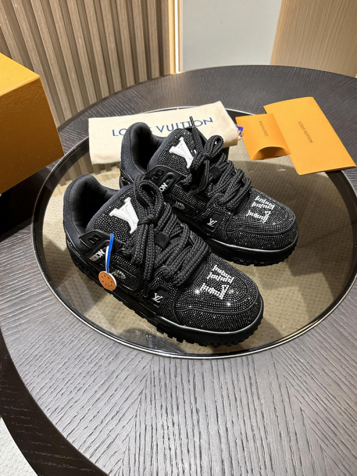 L0VT SNEAKER