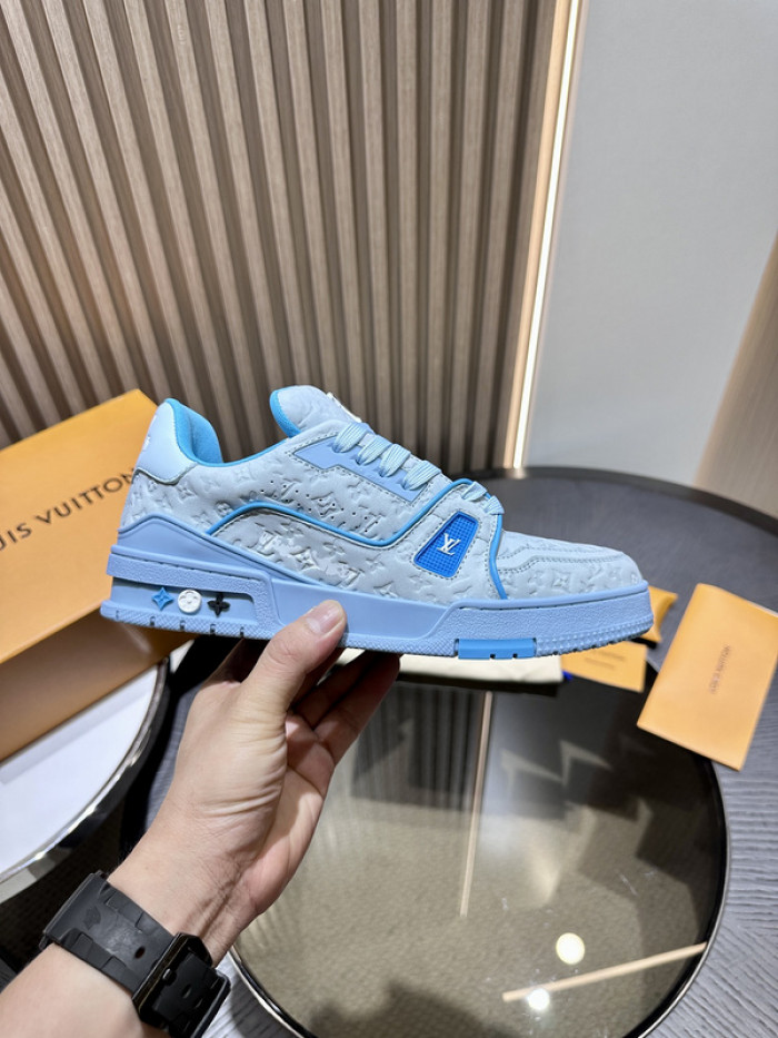 L0VT SNEAKER