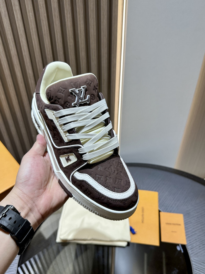 L0VT SNEAKER