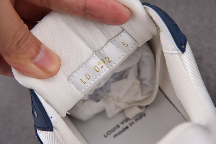 L0VT SNEAKER