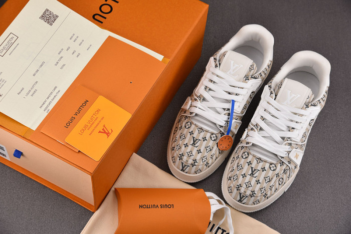 L0VT SNEAKER
