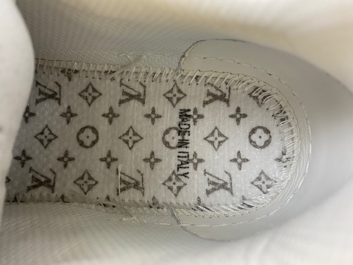 L0VT SNEAKER