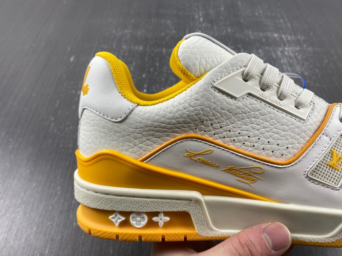 L0VT SNEAKER
