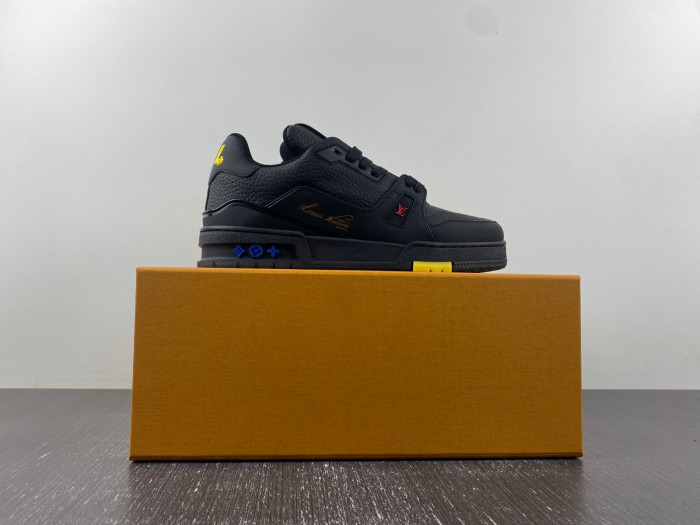 L0VT SNEAKER